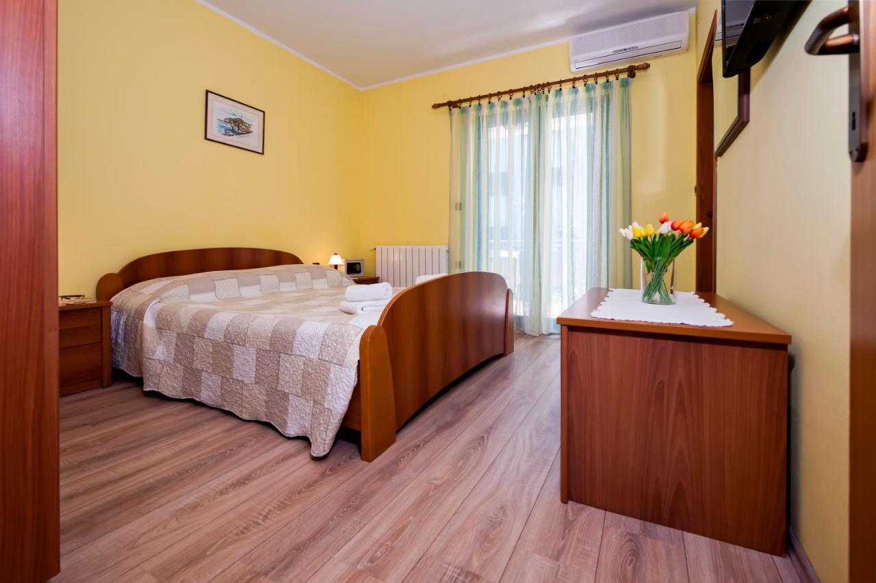 Apartments Modrusan Rovinj Bagian luar foto